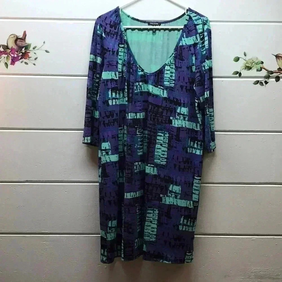 Dress size medium - Picture 1 of 3